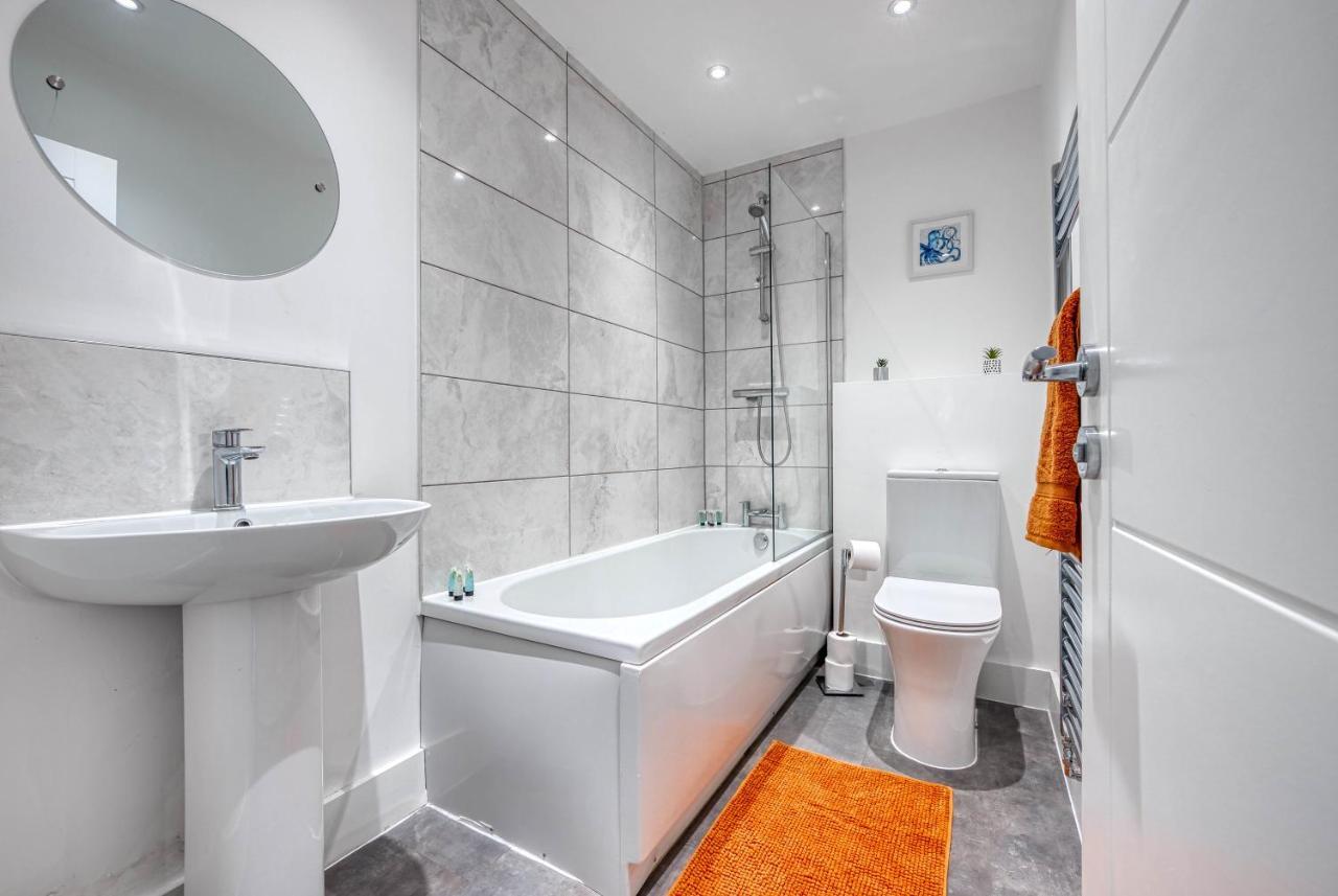 Luxurious Birmingham Home Private Parking Wifi - Near To Nec And Qeh Екстериор снимка